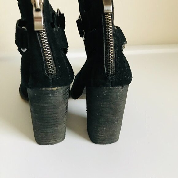 Chinese Laundry Black ZIP IT SPLIT SUEDE BOOTIE Size 5.5 - Picture 3 of 6